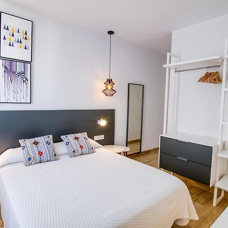 Hostal La Isla Маон Екстер'єр фото