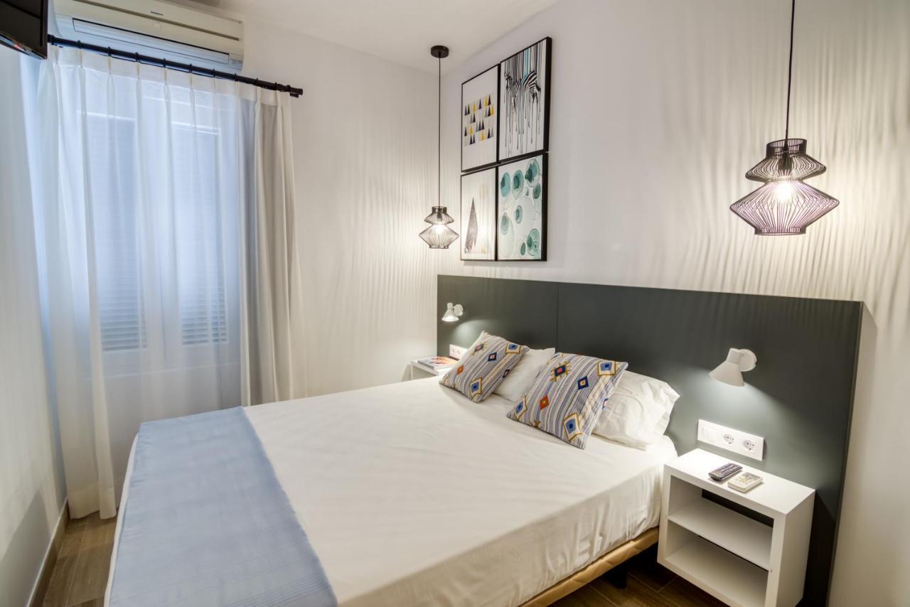 Hostal La Isla Маон Екстер'єр фото