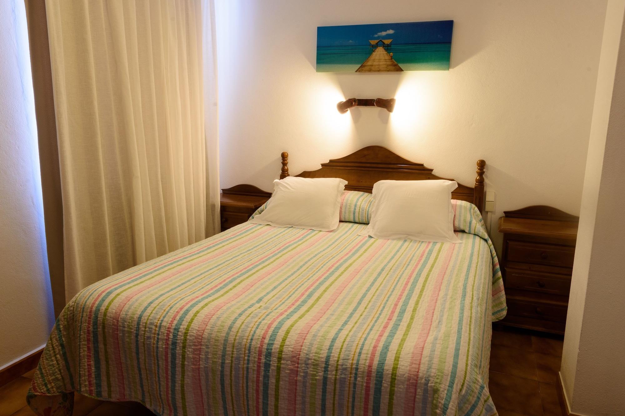 Hostal La Isla Маон Екстер'єр фото