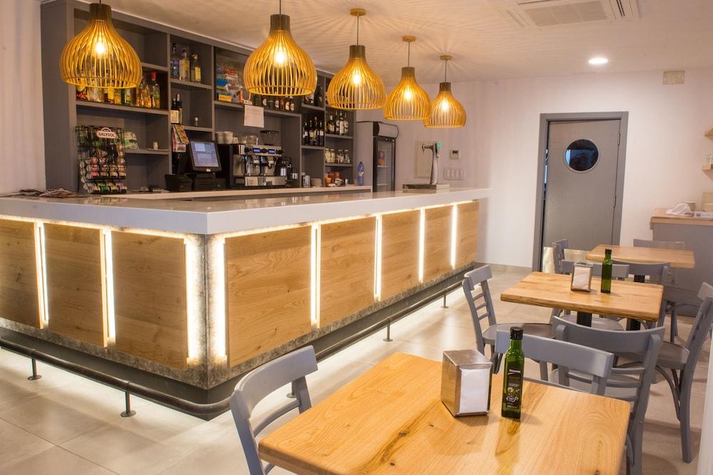Hostal La Isla Маон Екстер'єр фото