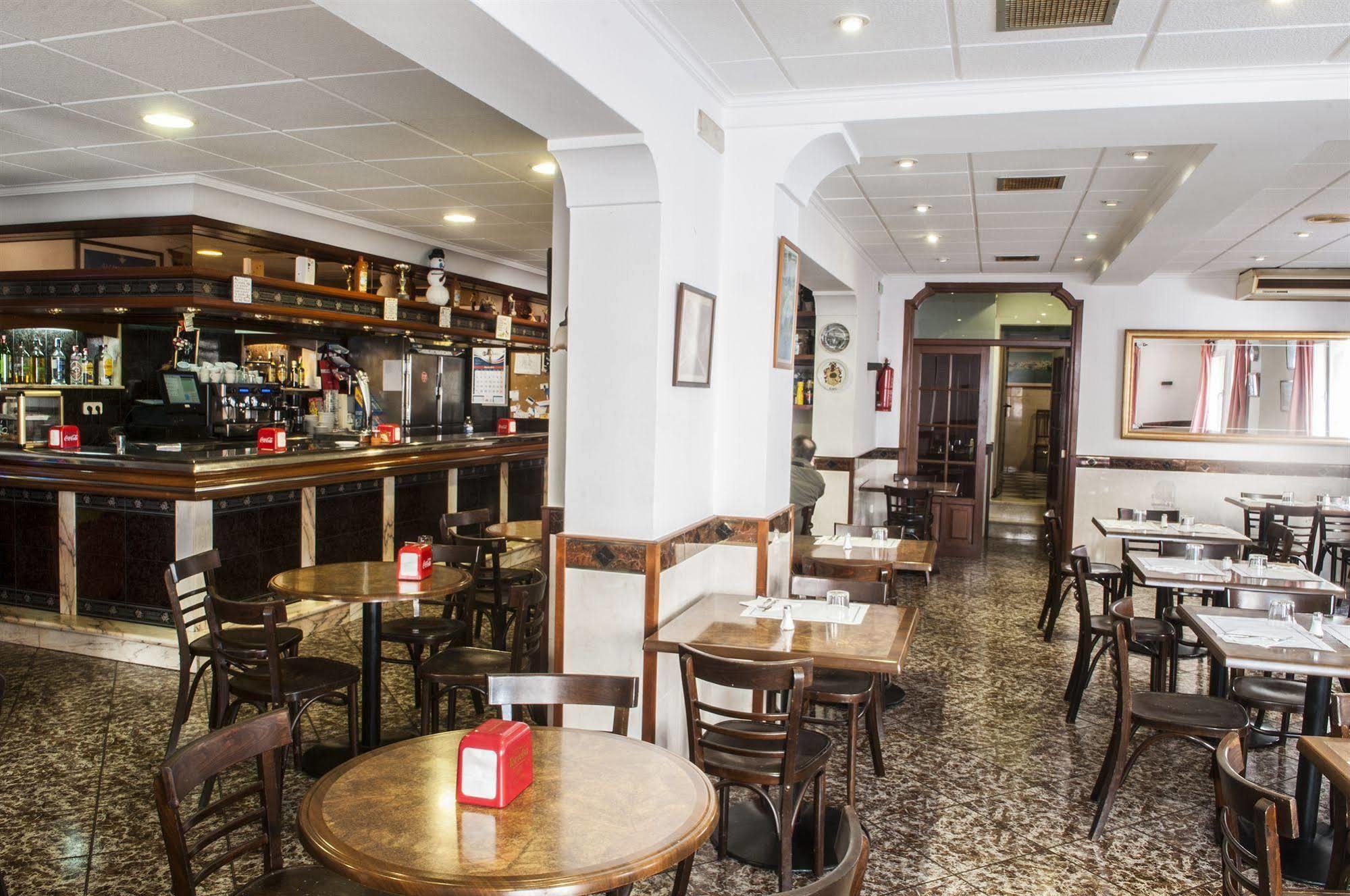 Hostal La Isla Маон Екстер'єр фото