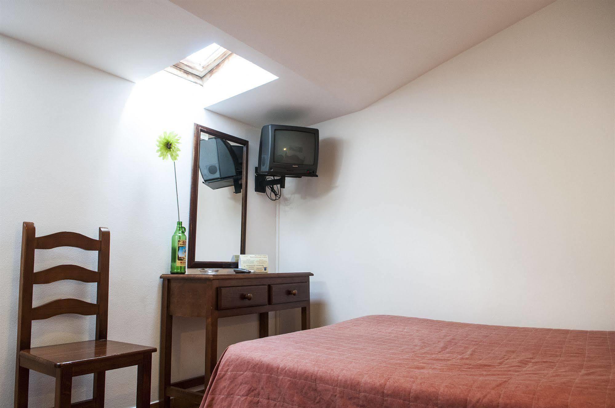 Hostal La Isla Маон Екстер'єр фото