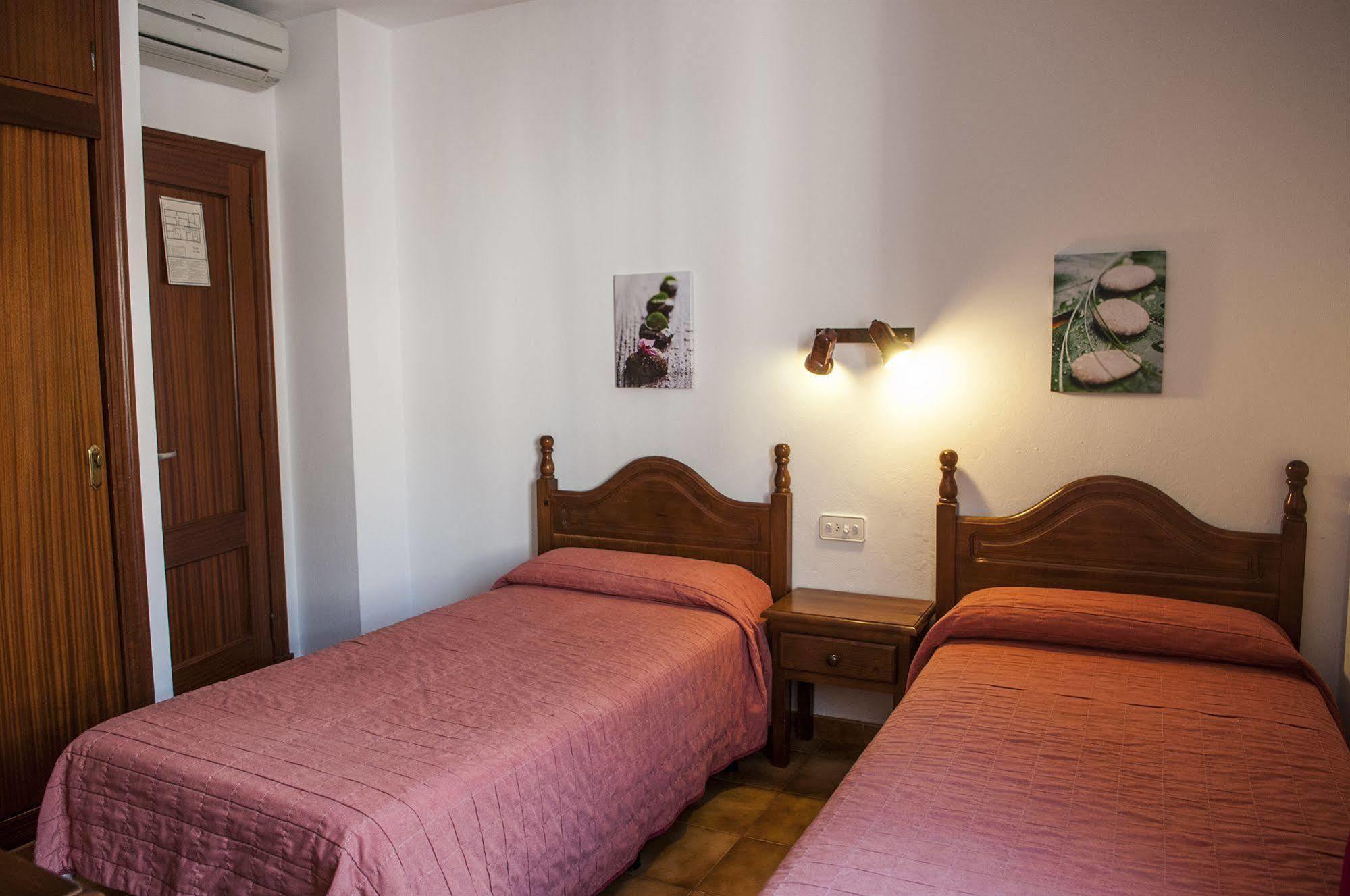 Hostal La Isla Маон Екстер'єр фото