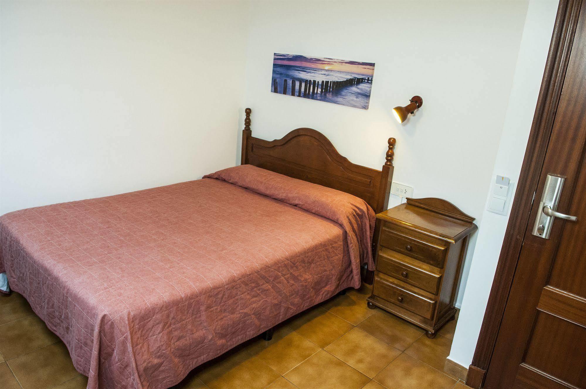 Hostal La Isla Маон Екстер'єр фото