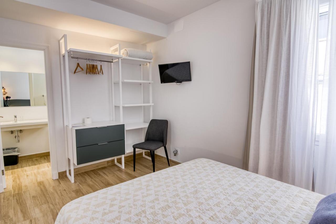 Hostal La Isla Маон Екстер'єр фото