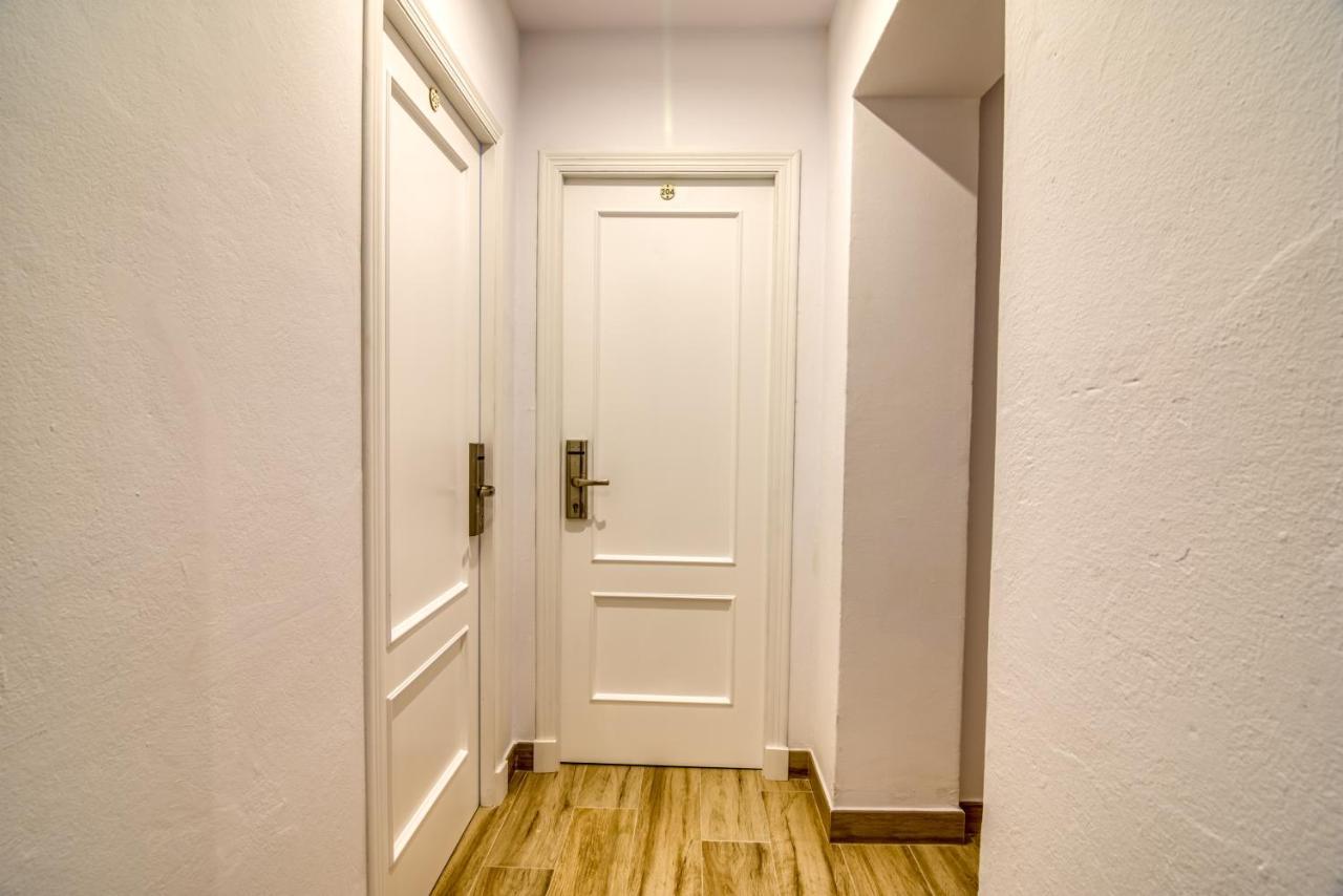 Hostal La Isla Маон Екстер'єр фото